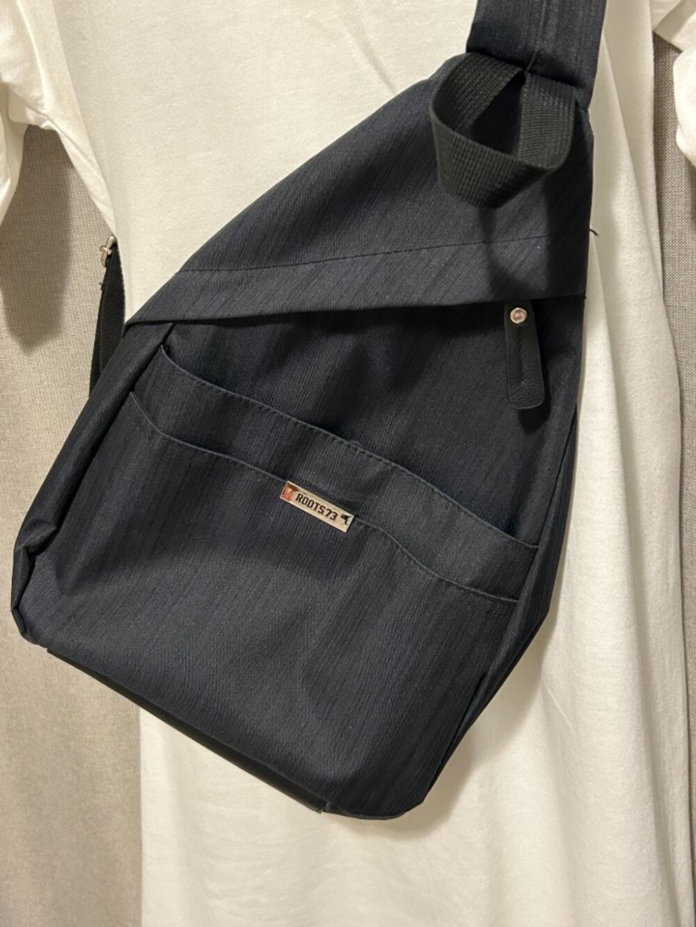 Roots 73 Grey Sling Backpack Casual Travel Sport Shoulder Crossbody Bag - Picture 5 of 11